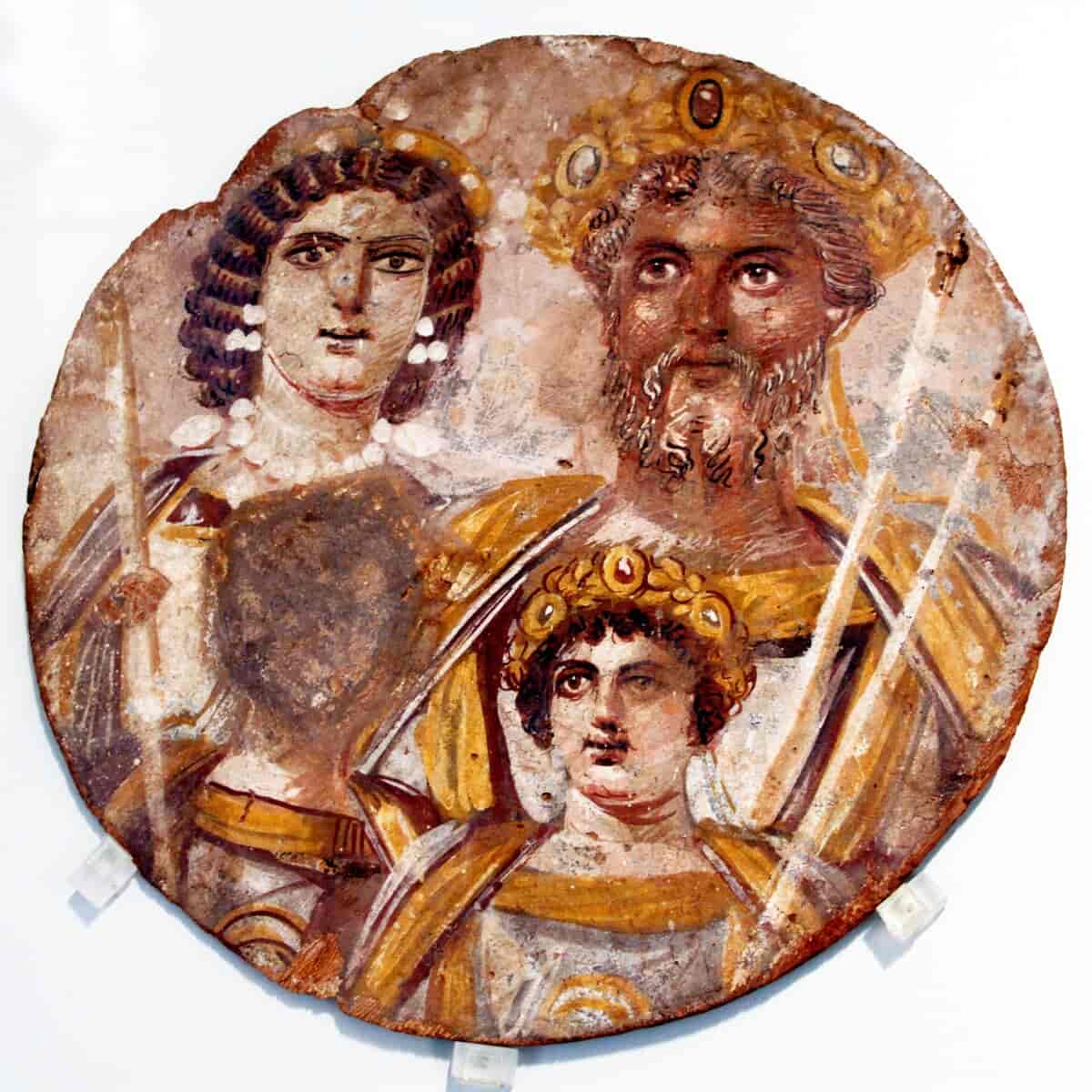 AnnaSta3rk's tweet photo. #KI macht die #Manipulation von Bildern heute besonders leicht – und zu einem Mittel der Propaganda. Doch politische Eingriffe in Bilder kennen schon die römischen Kaiser: 211 n. Chr. ermordet Caracalla den eigenen Bruder – und lässt ihn dann auch aus den #Bildern löschen. 1/5 https://t.co/86ZGvghjIr