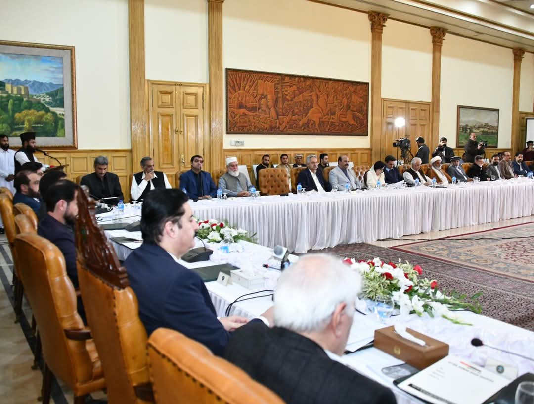 PMLMediaCell's tweet photo. گورنر خیبرپختونخوا فیصل کریم کنڈی کی زیر صدارت گورنر ہاؤس میں آل پارٹیز کانفرنس کا انعقاد۔ کانفرنس میں خیبرپختونخوا کے امن اور قدرتی وسائل سے متعلق موجودہ چیلنجز اور مواقع پر تفصیلی تبادلہ خیال ۔
صوبائی صدر انتخاب خان چمکنی نے پارٹی کی نمائندگی کی ۔

#PML #PMLQ  @chamkani01 https://t.co/UHUxPfIufE