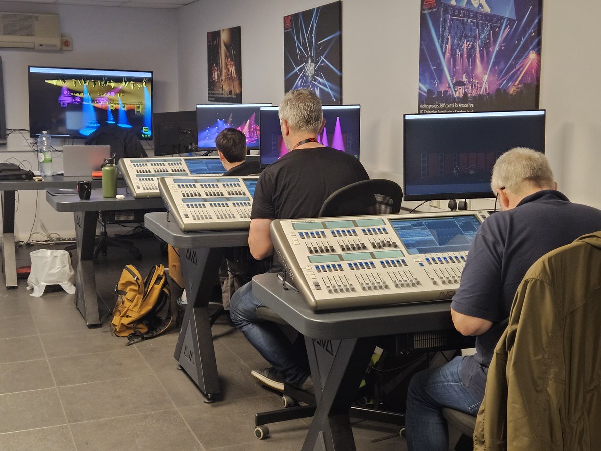AvolitesLtd's tweet photo. #AvolitesAcademy πWe have updated and moved our #TitanTraining 2025 Bookings page - whether you're starting out or ready to master more advanced programming, our courses have you covered. Click here to start your journey: https://t.co/xjLADQQ5eD #LightingDesign #AV https://t.co/8OiDHENrdU