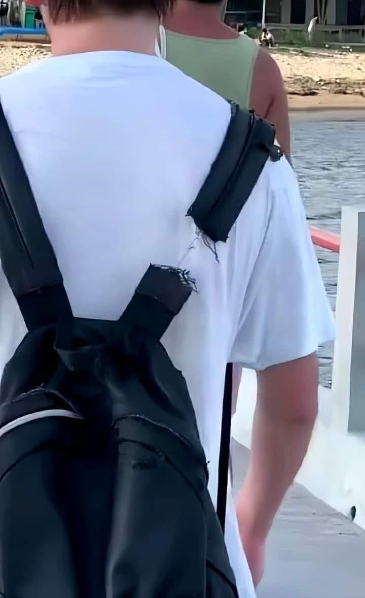 Whotfismick's tweet photo. how strong i’m holding my life these days. https://t.co/s5RfpPA87R