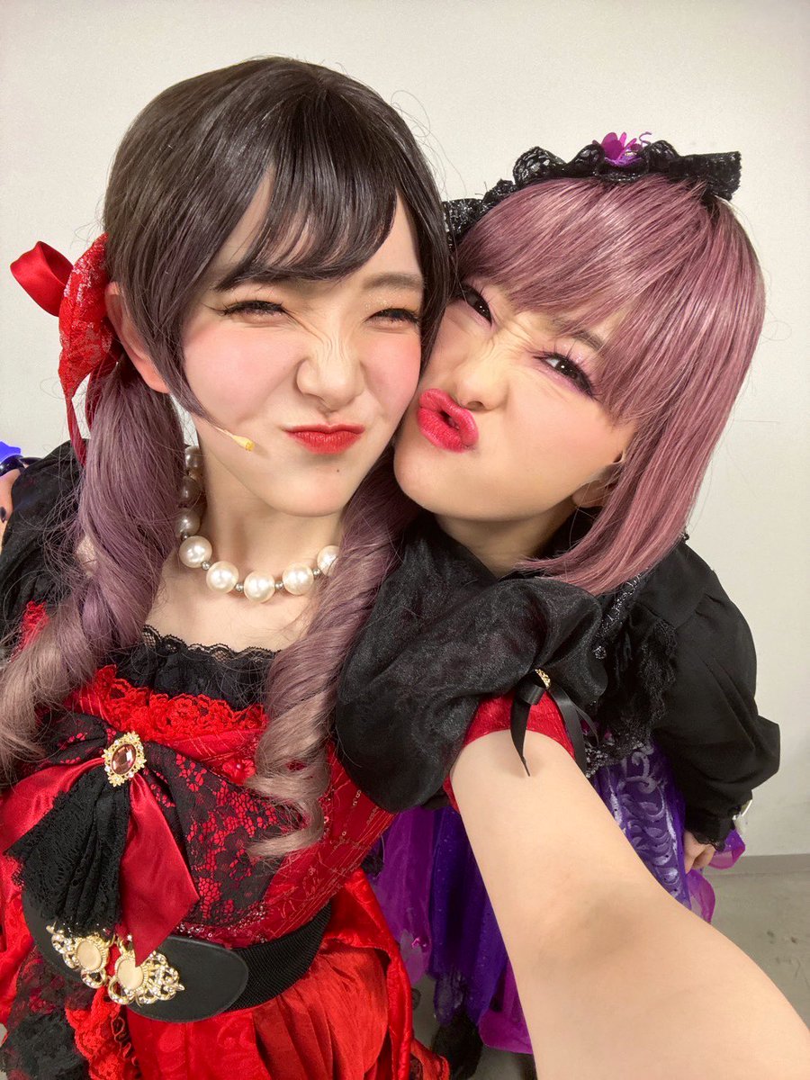 me_and_miko's tweet photo. ぷはー！みこえまー❤️💜

本日もありがとうございました🦾✨

赤ちゃんなのにパフォーマンスかっこよすぎて、tiktokとかあさっちゃう。
共演出来てうれしい。。😳
保護〜

明日もよろしくお願いします\( ¨̮ )/
#NeoDoll
#桜井えま
#愛蘭みこ
#沙弥音 https://t.co/SfDTUegWcI