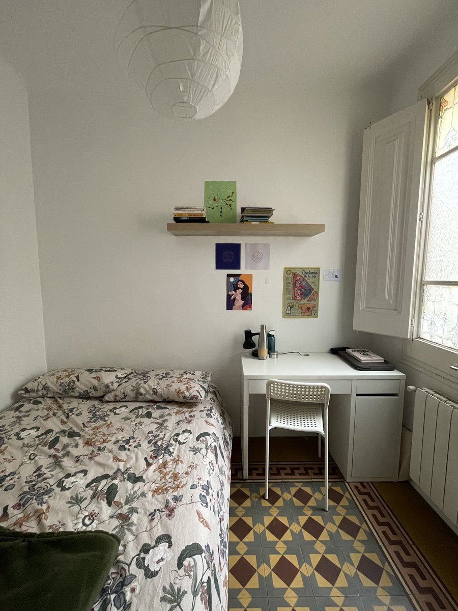 monic_sans's tweet photo. Buscamos compañero de piso para entrar en enero en Barcelona!! Somos 3 tias majisimas y buscamos a alguien con ganas de hacer vida de piso con nosotras 😚😚😚 
Piso LGTBGIQ+ 🌈🫰🏼
Zona L3 Liceu/ L4 Jaume I
Se agradece difusion! https://t.co/KBDWywDPED