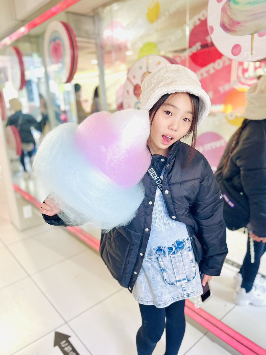 sana41821868473's tweet photo. この間のお休みの日に、初💫原宿行ってきました〜😆🌟
行ってみたかったお店に行ってみたり、食べてみたかったものを食べたり😋💕
とーっても楽しかた〜🌸🌸
#sana #原宿 #竹下通り #TottiCandyFactory #レインボーわたあめ
#10円パン https://t.co/lMs5YBWQU8