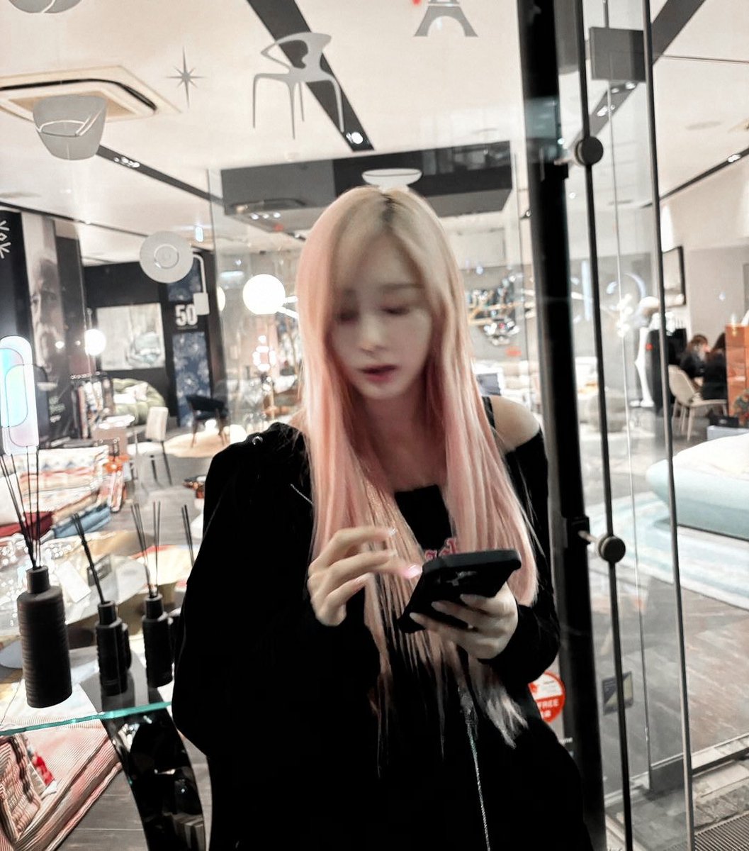 Giselles's tweet photo. Another episode of it’s good to be here, back at Harajuku. My heart was drawn deeper into the vibes, while my steps felt light as feathers, free from any worries. Everything casually led me to the spot where freedom sparked all around me. https://t.co/1av3WpW1Q7