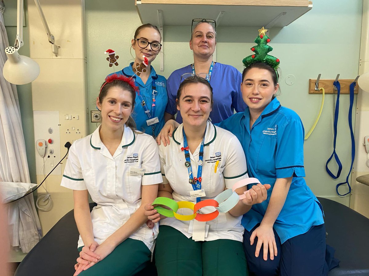JPUHTherapies's tweet photo. The occupational therapists and Therapy Assistants on our stroke unit have started running Christmas craft groups. 

This helps work on patients’ fine motor skills, attention and helps increase socialisation following a stroke 🧑‍🎄 https://t.co/rgu8c02445