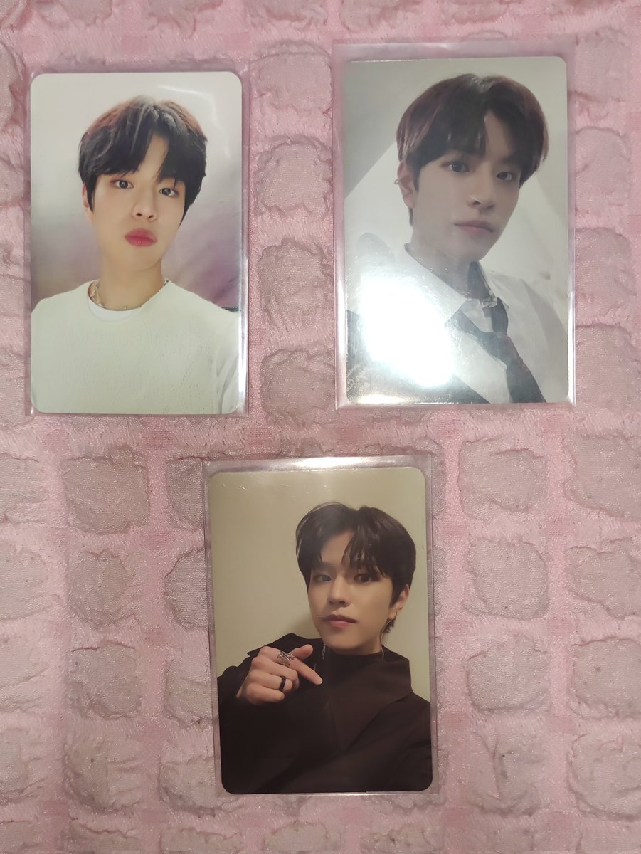 seobincarts's tweet photo. wts lfb!
 ☆ stray kids assorted photocards 

— 1st photo: 10 pesos ea
— 2nd photo: 20 pesos each
— reply or dm to claim

# wts lfb stray kids skz seo changbin lee felix han jisung kim seungmin photocards noeasy oddinary seasons greetings https://t.co/PoTj7U7Nl6