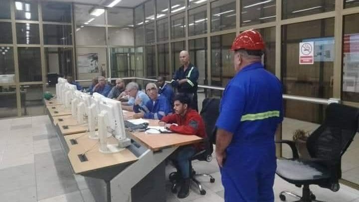 DrRobertoMOjeda's tweet photo. En menos de 24 horas fue reconectado el Sistema Eléctrico Nacional. Es una verdadera proeza de nuestros trabajadores. Se confirma que ¡aquí no se rinde nadie! #ConLaFuerzaDeLaUnidad https://t.co/IZPLu8FiJy