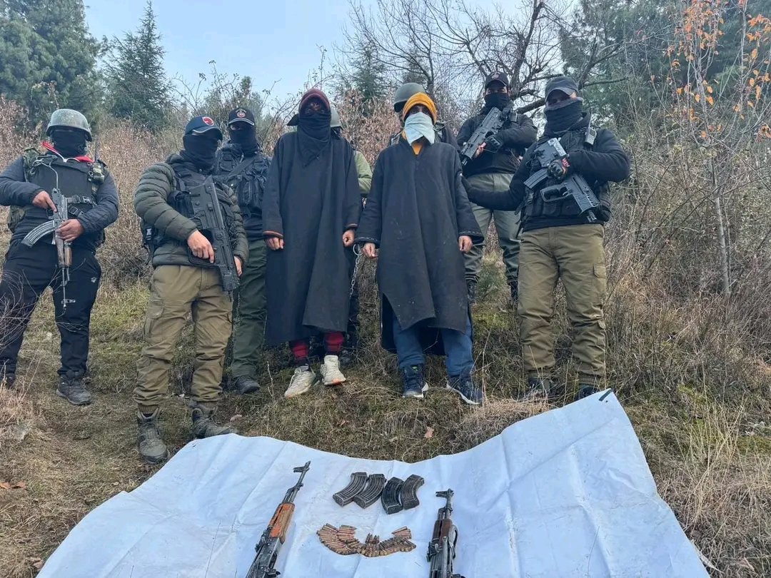 RisingKashmir's tweet image. Two #OGWs of TRF/LeT outfit arrested in #Kulgam; Arms and ammunition recovered

@policekulgam
@KashmirPolice
@JmuKmrPolice risingkashmir.com/two-ogws-of-tr…