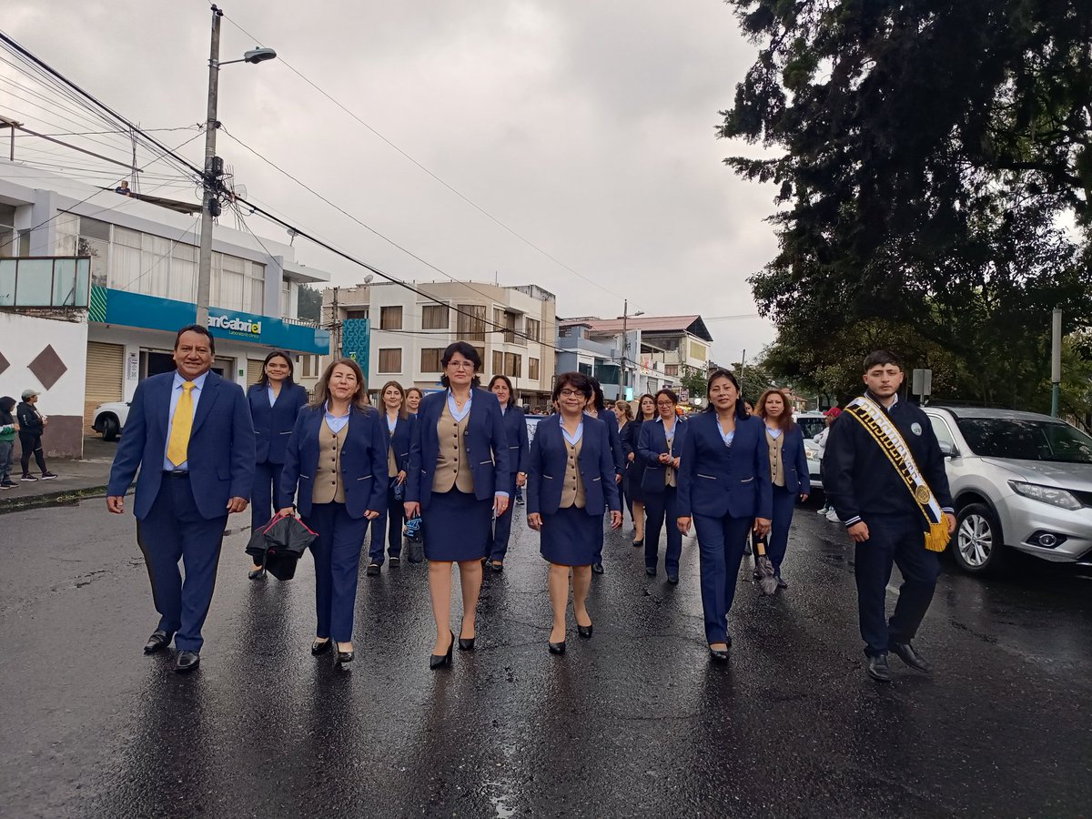 colbeatrizcueva's tweet photo. 🥳🎂👥 Celebramos 70 años de gloriosa historia.
El pregón de fiestas conto con la participación activa de estudiantes y diferentes promociones de ex alumnas.

#SomosBeatriz #70bca #loja #fiestas https://t.co/kKaHYdbcUw