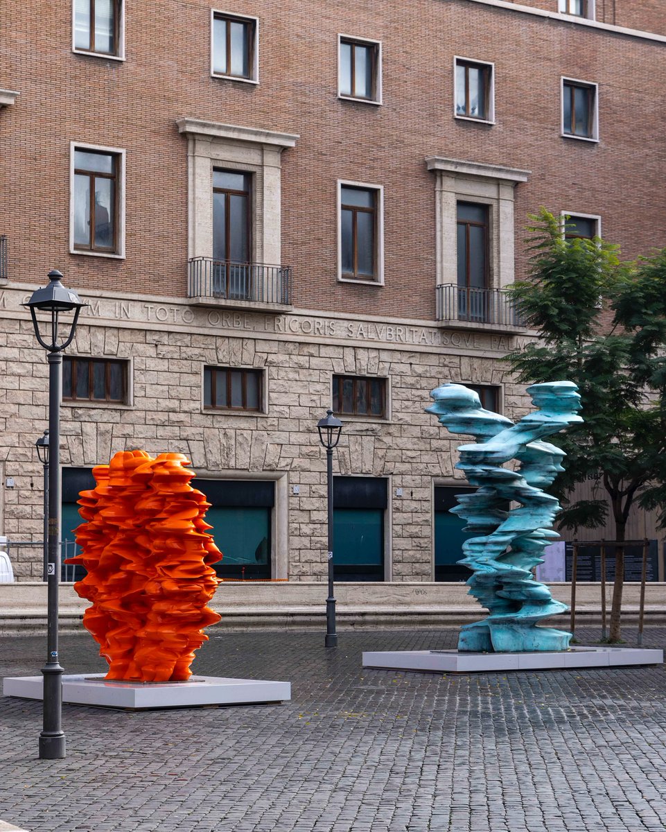 Roma's tweet photo. 📌 Dal 27.11. 2024 al 31.01.2025 tre #sculture dell’artista #TonyCragg verranno installate a piazza S.Silvestro e a piazza di S. Lorenzo in Lucina.
La mostra dello stesso #Cragg è fino al 4.05, al Museo Nazionale Romano - #TermediDiocleziano.
Info 👉🏻 https://t.co/gQVr0HaG7h https://t.co/jEFppONHV4