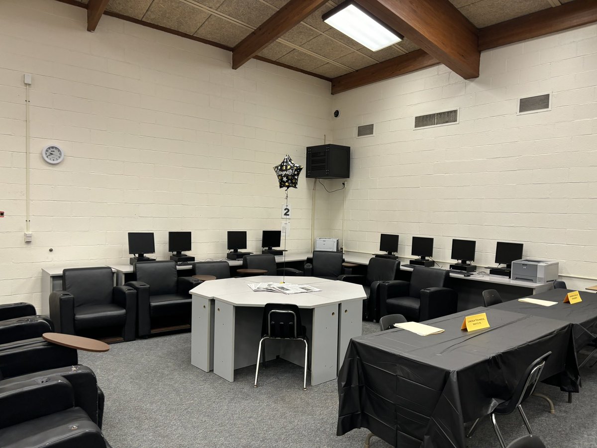 WmGuidance's tweet image. On Site Decision Day - ready to go! 99 students. 28 colleges. 280 appointments!  Let’s do this! @WMTHSPrincipal @daniel_novak_WM @WestMilfordTPS @wmhometownpride