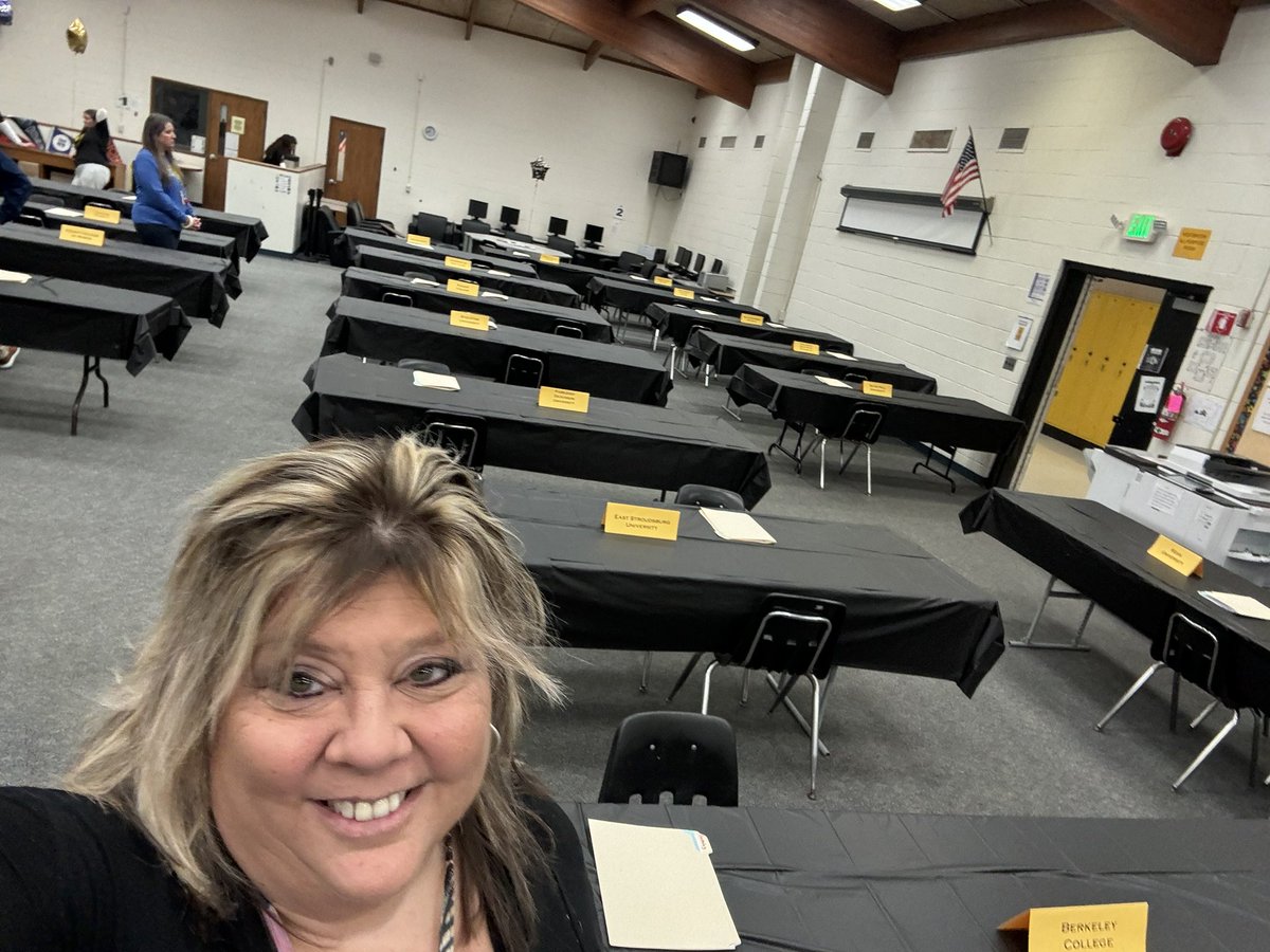 WmGuidance's tweet image. On Site Decision Day - ready to go! 99 students. 28 colleges. 280 appointments!  Let’s do this! @WMTHSPrincipal @daniel_novak_WM @WestMilfordTPS @wmhometownpride