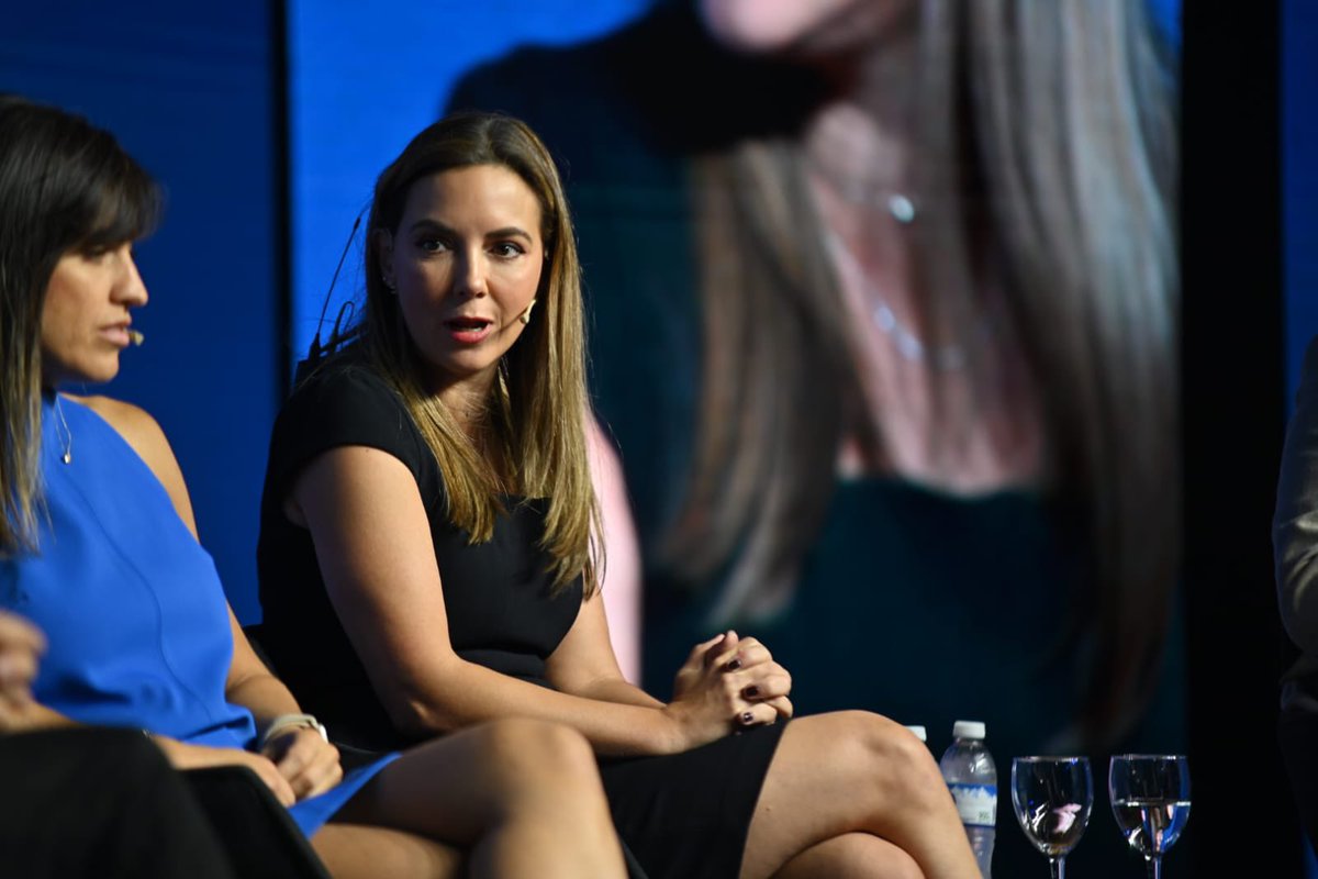 connectamericas's tweet photo. 🔴 En vivo en #O2LAC: “La inteligencia artificial es una herramienta que no viene a reemplazarnos, sino que nos va a ayudar a optimizar tareas” 

- Kathia Yacaman https://t.co/JuslQc925C