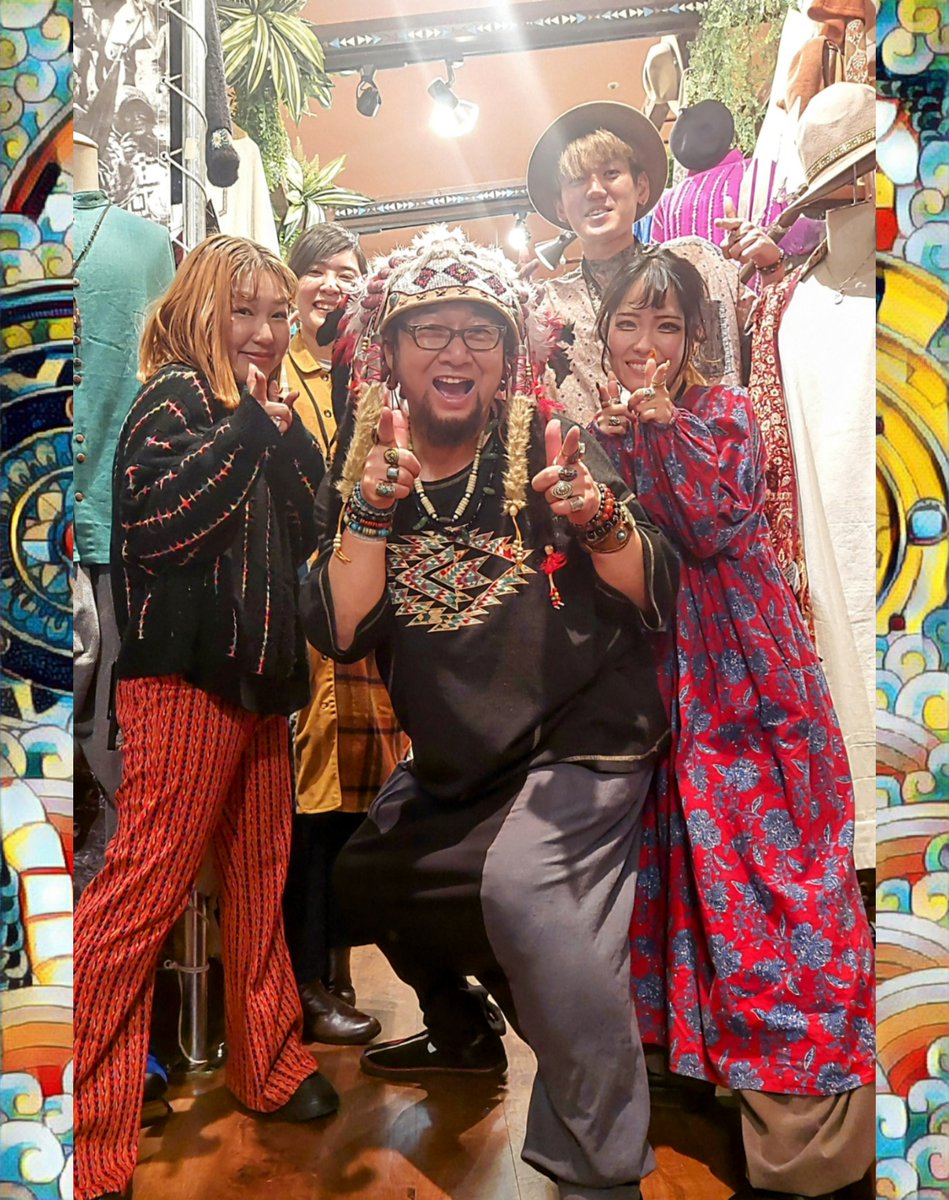 0ushi0ushi0's tweet photo. 今日は #チャイハネ越谷レイクタウン店 へ🎪
#ハンドメイド で拵えた #ウォーボンネット を持っていった🤗
店長のほんちさんはじめ、副店長の池畑さん、ゆーやくん、岩渕さん、とても似合ってた😁
以前はチャイハネにもウォーボンネットあったんだよ🪽
#エスニックファッション #チャイハネ
#warbonnet https://t.co/oHwF3h4jyu