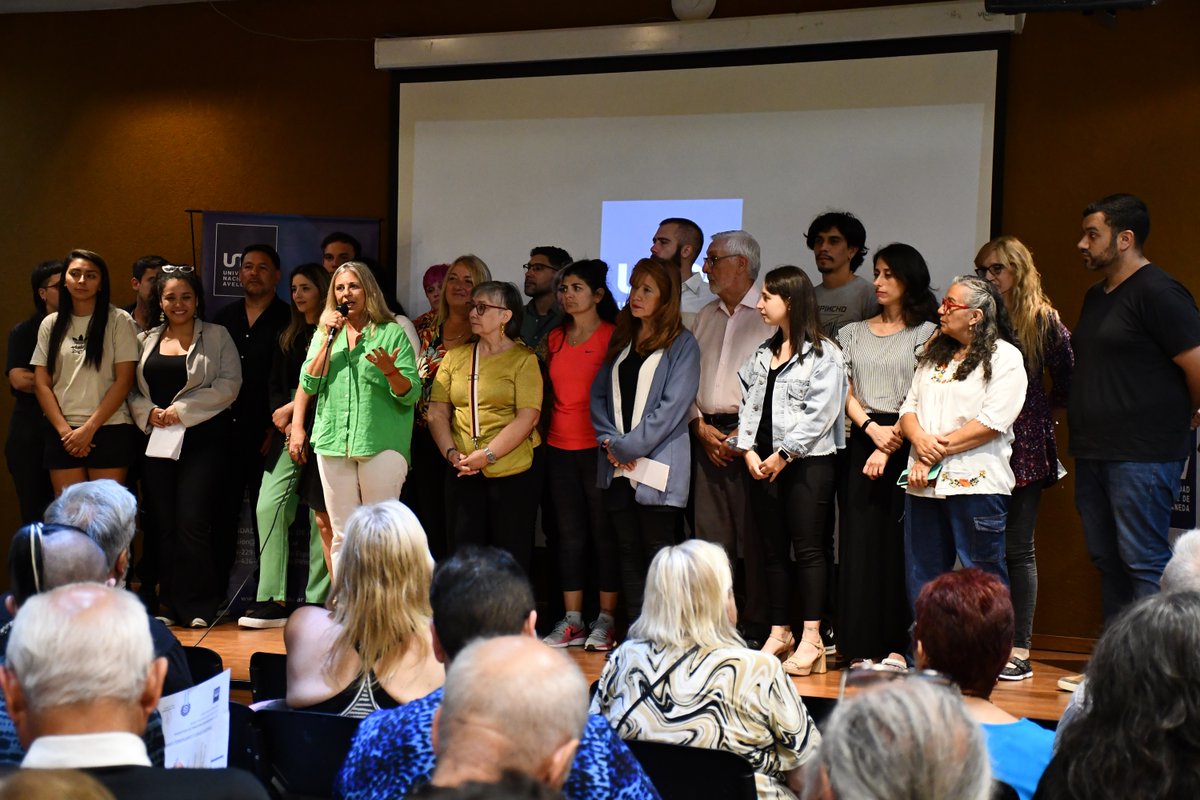 UNDAVOFICIAL's tweet photo. Acto de entrega de certificados de los Talleres #UPAMI en la #UNDAV

📚La Universidad Nacional de #Avellaneda celebró un emotivo encuentro con la comunidad, reafirmando su compromiso con la educación, la memoria y el trabajo colectivo.

🔗+Info: https://t.co/ysrGvp2jU9 https://t.co/AoKT5YwdOc