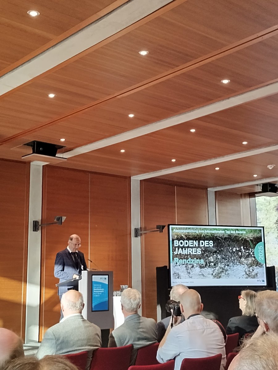 tobioftheyear's tweet photo. Passend zur Präsentation des #BodendesJahres am heutigen #Weltbodentag fordern wir @bund_net die kommende Bundesregierung auf, die dringend nötige Novellierung des Bundes-Bodenschutzgesetzes fortzuführen und den #Bodenschutz zu stärken!
@BMUV @bmel
@BVBoden https://t.co/omEchcIUJy