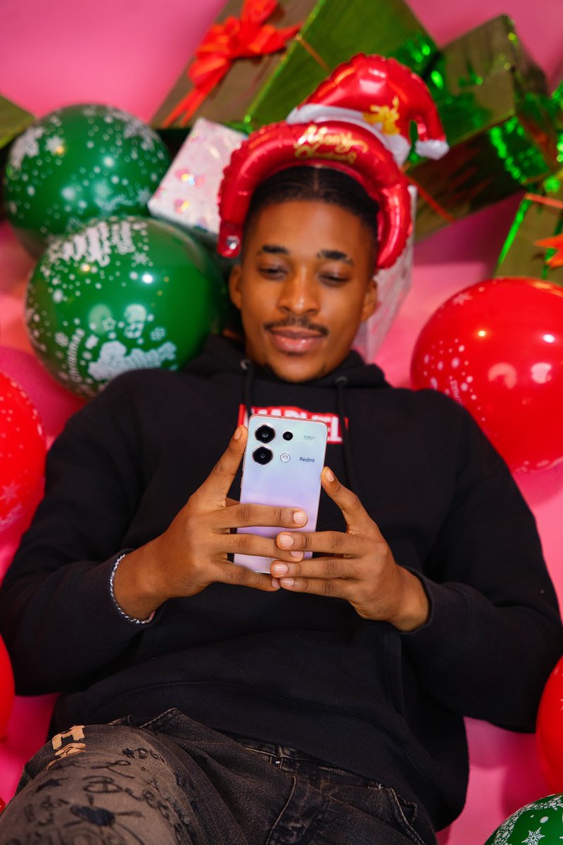 XiaomiNigeria's tweet photo. Christmas feels warmer with the Ocean Sunset Redmi Note 13 in hand! 🌅
Capture every laugh, every hug, and every sparkle, let the memories live forever! 🎄📸
Get yours for N307,800 and make this Christmas unforgettable!
#RedmiNote13OceanSunset
#ChritmasWithXiaomi https://t.co/Rx30eFDs1I