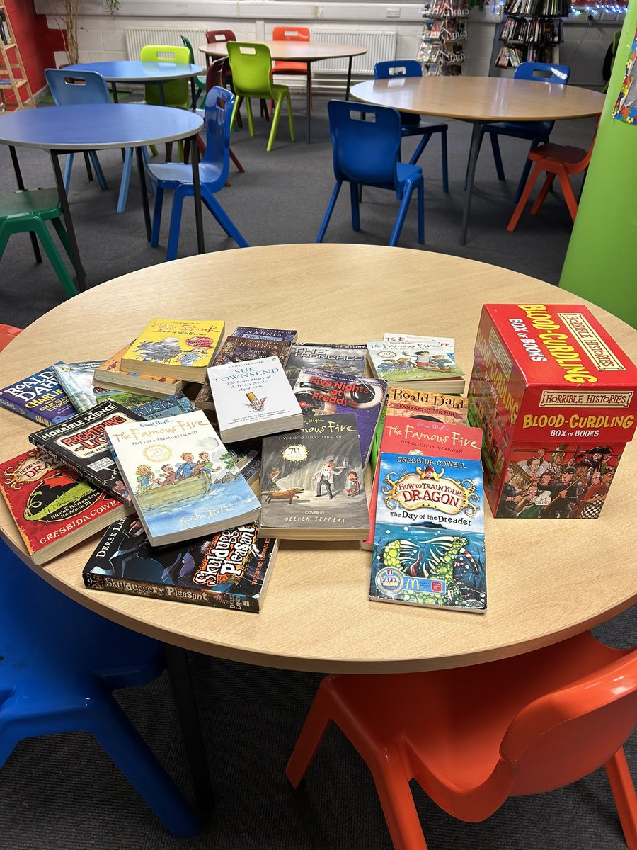LSPLIBRARY1's tweet photo. A massive thank you to a very kind pupil who donated books to the library. If any pupil has any unwanted children’s books we will gladly receive them as a donation for others to read. 
Thank you once again. 📚📗📘📕📒 https://t.co/NEIjR2tvTB