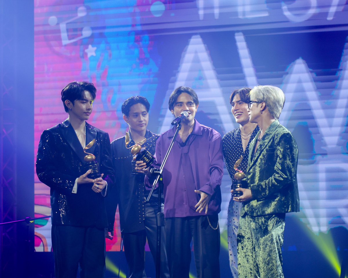 SB19Official's tweet photo. Muli maraming salamat sa @AwitAwards para sa mga parangal. 

Hindi namin malilimutan ang mga ganitong awards na patuloy kumikilala sa musikang pilipino. 

#SB19Wins37thAwitAwards #37thAwitAwards https://t.co/gvJUDrGzB9