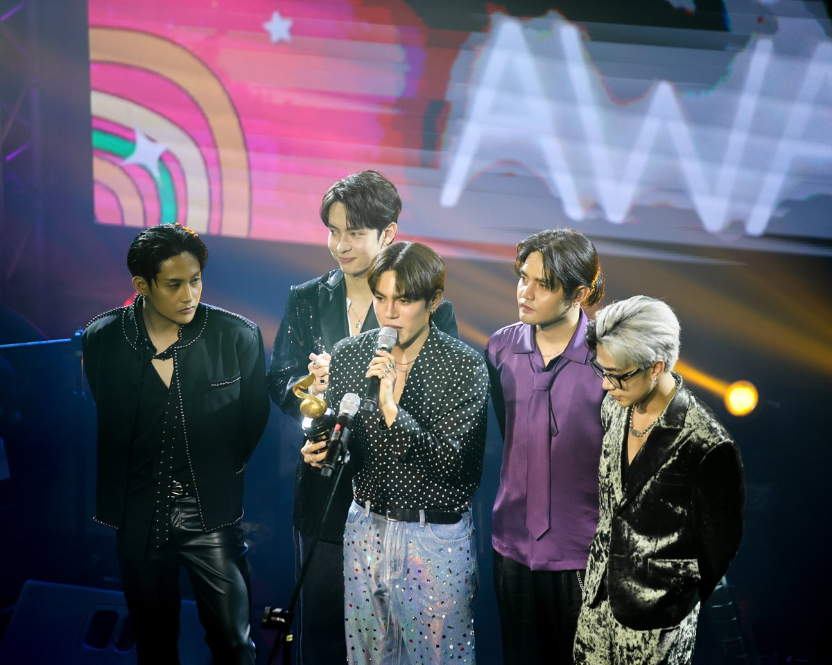 Muli maraming salamat sa <a href="/AwitAwards/">Awit Awards</a> para sa mga parangal. 

Hindi namin malilimutan ang mga ganitong awards na patuloy kumikilala sa musikang pilipino. 

#SB19Wins37thAwitAwards #37thAwitAwards