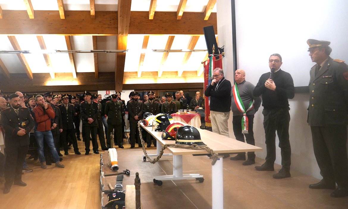 ProvinciaTrento's tweet photo. #Fiemme e #Fassa, #SantaBarbara nel segno della gratitudine.
Il ringraziamento del presidente Fugatti in occasione delle celebrazioni a #Moena e #Campitello.
👇🏼
https://t.co/gRuILqPbaY @fedvvfvoltn https://t.co/vzHoTr7Y0B
