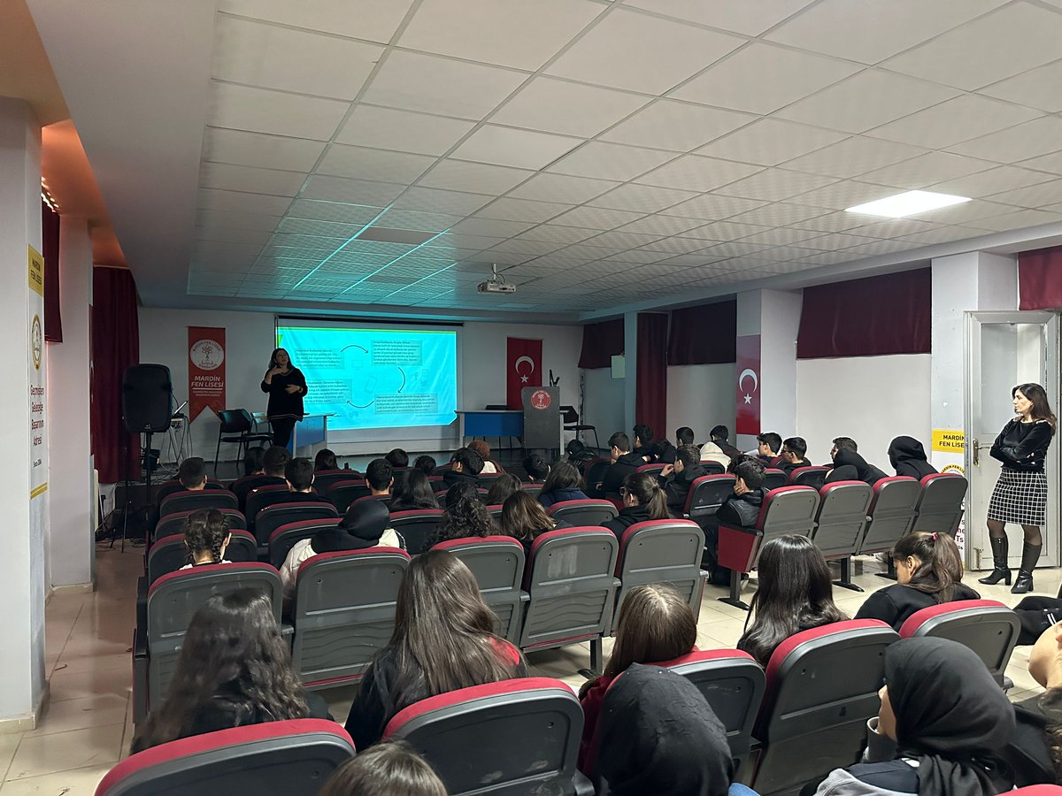 mardinfenlisesi's tweet photo. Okul psikolojik danışmanlarımız Ferhat Karabalık ve Mine Kılıç tarafından Bilinçli Teknoloji ve Sosyal Medya Kullanımı konusunda bilgilendirme çalışması yapıldı. @ali_eyyupkoca @mehmeteminduya1 @MesutCoskun7902 @pdrerdal https://t.co/QkayPezUyh