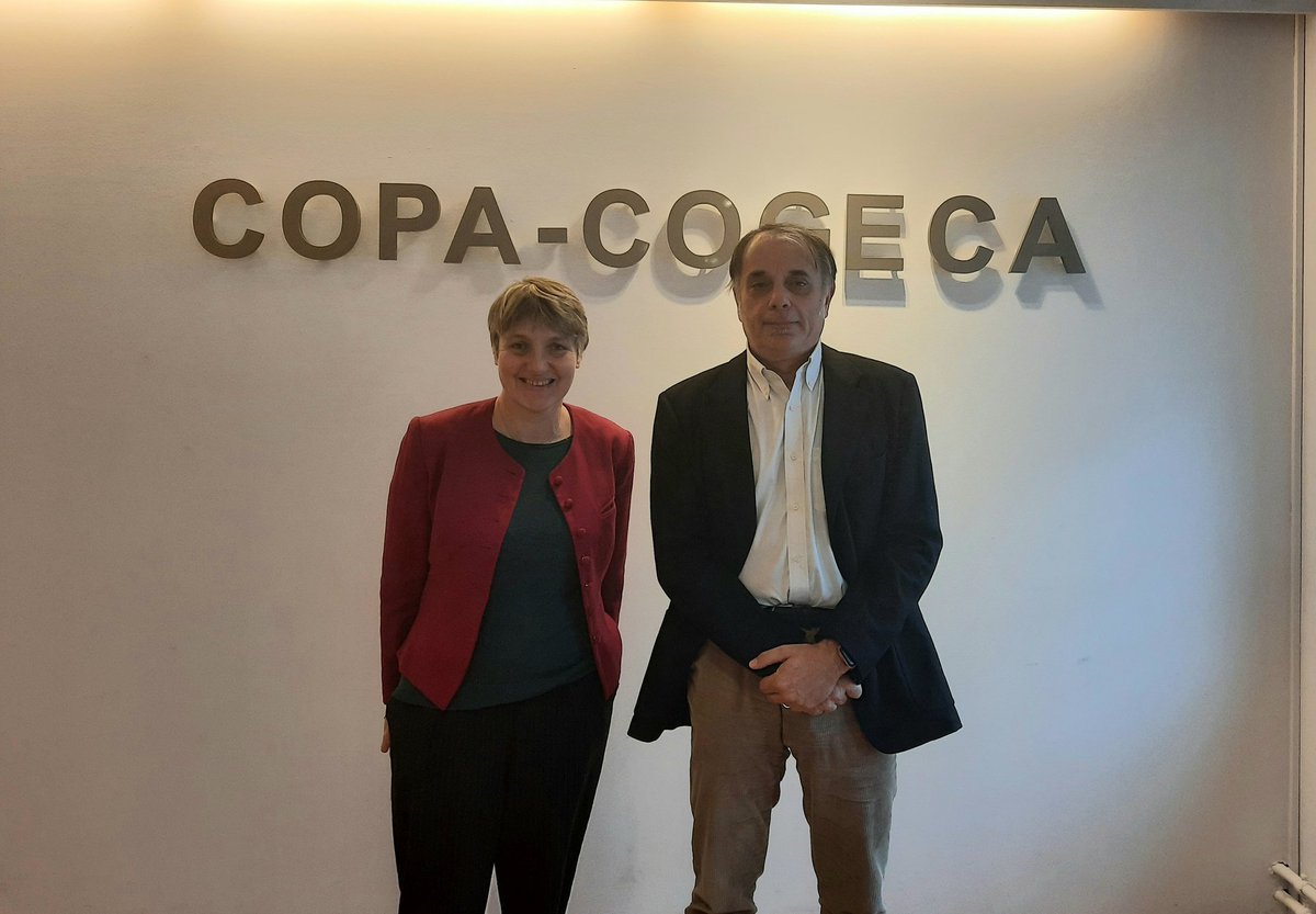 LCA_BXL's tweet photo. Félicitations à Valérie Bris (directrice Nutrition animale @lacoopagricole) réélue présidente du GT Aliments pour animaux du @COPACOGECA et à @FaustoToni, reconduit vice-président ! 👏 

Une équipe renouvelée pour défendre les intérêts du secteur #Feed ! https://t.co/KwJMFHCgFa