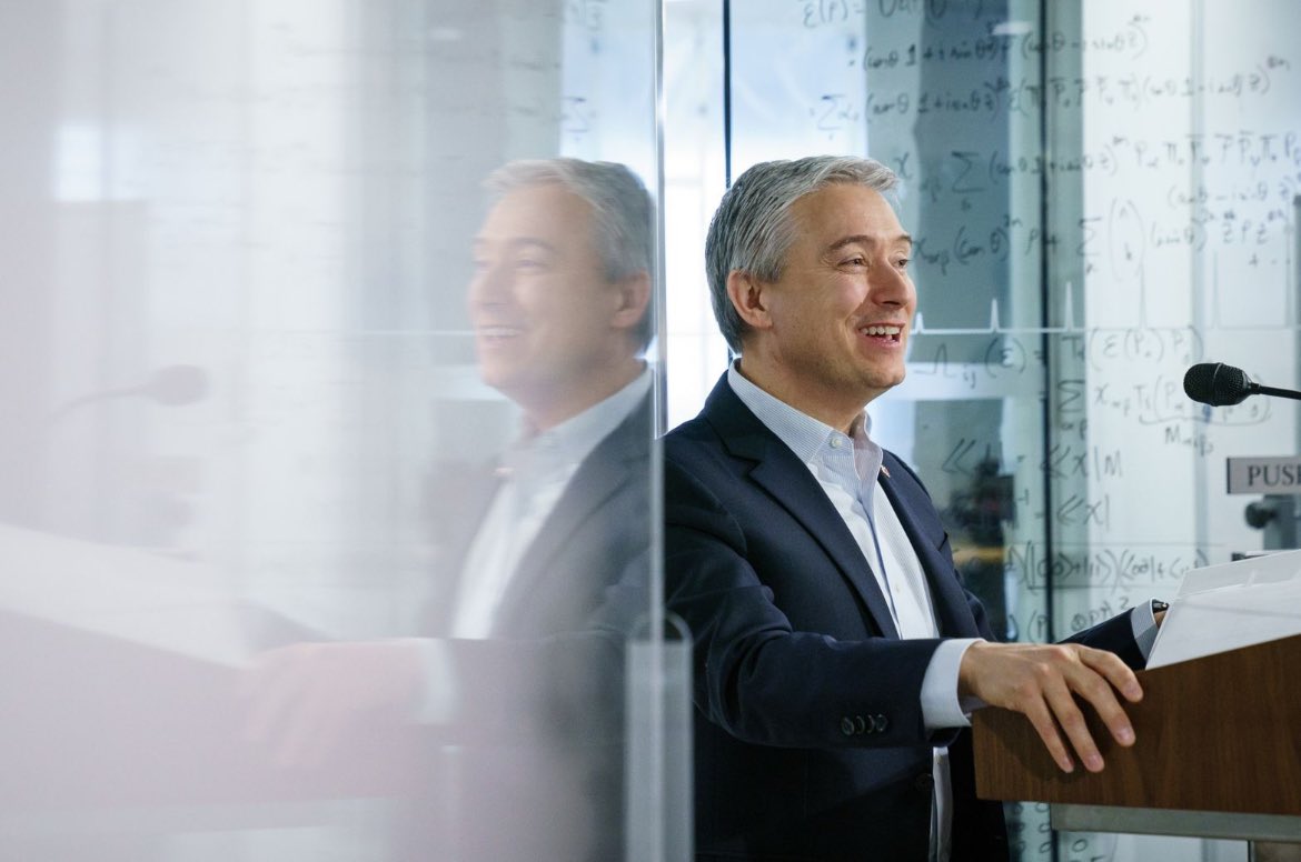 FP_Champagne's tweet photo. Canada is a leader in AI –with the top companies and talent in the world.

To get even further ahead, we need something more: AI infrastructure.

The Canadian Sovereign AI Compute Strategy will help build it here &amp; bring in billions in investments to keep Canada at the forefront. https://t.co/Nxn5lzTvtg