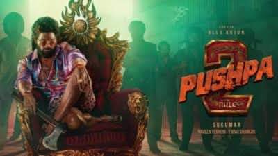sathishasen's tweet photo. புஷ்பா 2 

அல்லு அர்ஜுனின் தந்தை சிரஞ்சீவியின் மைத்துனர். அல்லு அர்ஜுனின் தந்தை அல்லு அரவிந்தின் சகோதரி சுரேகா சிரஞ்சீவியின் மனைவி. அல்லு அரவிந்த் பழம்பெரும் தெலுங்கு காமெடி நடிகர் அல்லு சீதாராமலிங்கையாவின் மகன். சிரஞ்சீவியை சூப்பர்ஸ்டாராக்கியதன் பின்னனியில் அல்லு அர���ிந்த்தின் மூளைக்கு பெரும் பங்கு உண்டு.  

நன்றாக போய்க் கொண்டிருந்தவரை ஓக்கே. ஆனால் பெரிய குடும்பங்களில் அப்படியே கடைசி வரை விக்ரமன் பட "லாலாலா" க்கள் பாடப்பட்டு கொண்டிருக்க சாத்தியங்கள் இல்லையே. சிரஞ்சீவி சூப்பர்ஸ்டாரானார். பின் பவன் கல்யாண் நடிக்க வந்தார். அவர் கொஞ்சம் மேலே ஏற ஏற கொனிடேலா பேமிலியில் புகைச்சல் கிளம்பி பவனையே சிறிது ஒதுக்கி வைத்தார்கள். அடுத்து ராம்சரண்.. அல்லு அர்ஜுன��� வந்தார்கள். பனிப்போர் துவங்கியது. பவன் துணை முதல்வரானார். கொனிடேலா பேமிலி பவனை திரும்ப வாரி அணைத்துக் கொண்டது. இப்போது வில்லன் யாராவது வேண்டுமே. அந்த பாத்திரத்திற்கு அல்லு கோஷ்டியை போட்டு தள்ளியது 'பெரிய' குடும்பம். 

இது செம்மர கடத்தல் கதை அல்ல. அல்லு பேமிலிக்கும் கொனிடேலா (சிரஞ்சீவி)  பேமிலிக்கும் நடந்து கொண்டிருக்கும் பனிப்போரின் பின்னணி. அது சார்ந்த வசனங்கள்.. காட்சிகள்.. தான் படம் நெடுக. அதனால் படம் முழுக்க வடக்கத்திய பணக்கார குடும்ப டிவி சீரியல் எபெக்ட்.

அல்லு அர்ஜுன் தொட்டால் பற்றிக் கொள்வார் போல பக்கா மாஸாக இருக்கிறார். ராஷ்மிகாவின் கவர்ச்சி வேறு. ஃபஹத்தும் அல்லுவும் மோதும் சில காட்சிகள் நிஜமாலுமே (Sukumar writings..😉) சுவாரசியமாக இருக்கின்றன. ஆனால்... ஒரு ஜொலிஜொலிப்பான டிவி நாடகத்தில் ஆக்ஷன் காட்சிகளை மிக்ஸ் செய்திருப்பதை எப்படித் தான் எவ்வளவு நேரம் த���ன் பொறுத்துக் கொள்வது. 

பேசாமல் இயக்குனர் சுகுமாரை அவர் போக்கில் விட்டிருக்கலாம். செம்மர கடத்தல் கதையை செம���்தியான ஆக்ஷனுடன் பரிமாறி இருந்திருப்பார். 

இப்போது காசை கொடுத்து கொனிடேலா - அல்லு பேமிலி நாடகத்தை படு பிரமாண்டமான மேக்கிங்கில் பார்த்து விட்டு வந்திருக்கிறோம். 
#Pushpa2TheRule #Pushpa2TheRulereview #புஷ்பா2 ... 😇😇😇