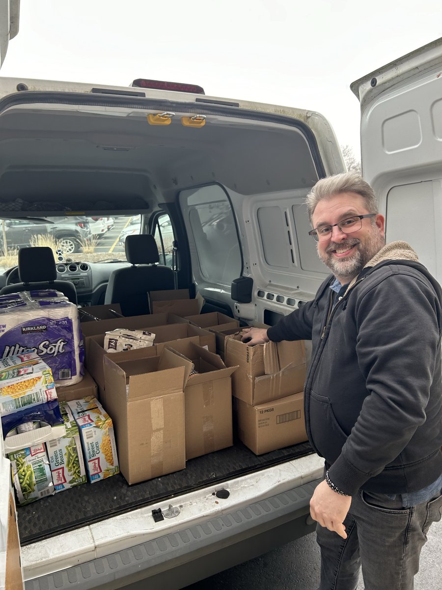 Delta Dental of IL (@deltadentalil) on Twitter photo This holiday season, Delta Dental of Illinois employees came together to spread some cheer by hosting a food drive for the <a href="/HSP_Illinois/">Humanitarian Service</a>.
We're grateful to our team for their generosity and proud to support the amazing work of organizations in our communities.💚 This holiday season, Delta Dental of Illinois employees came together to spread some cheer by hosting a food drive for the <a href="/HSP_Illinois/">Humanitarian Service</a>.
We're grateful to our team for their generosity and proud to support the amazing work of organizations in our communities.💚