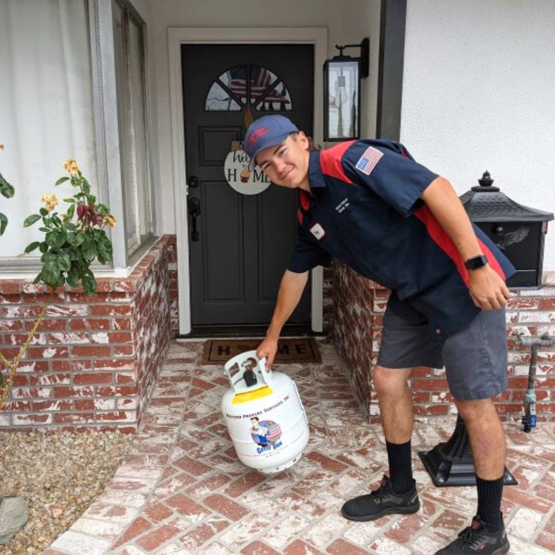 GassyDan's tweet photo. Fueling your day, one doorstep at a time! 🚪✨ Our delivery team makes sure you’re never out of propane. 🛻🔥 

#PropaneDelivery #WesternPropaneServices #NeverOutPromise https://t.co/w6lpTIeyzv