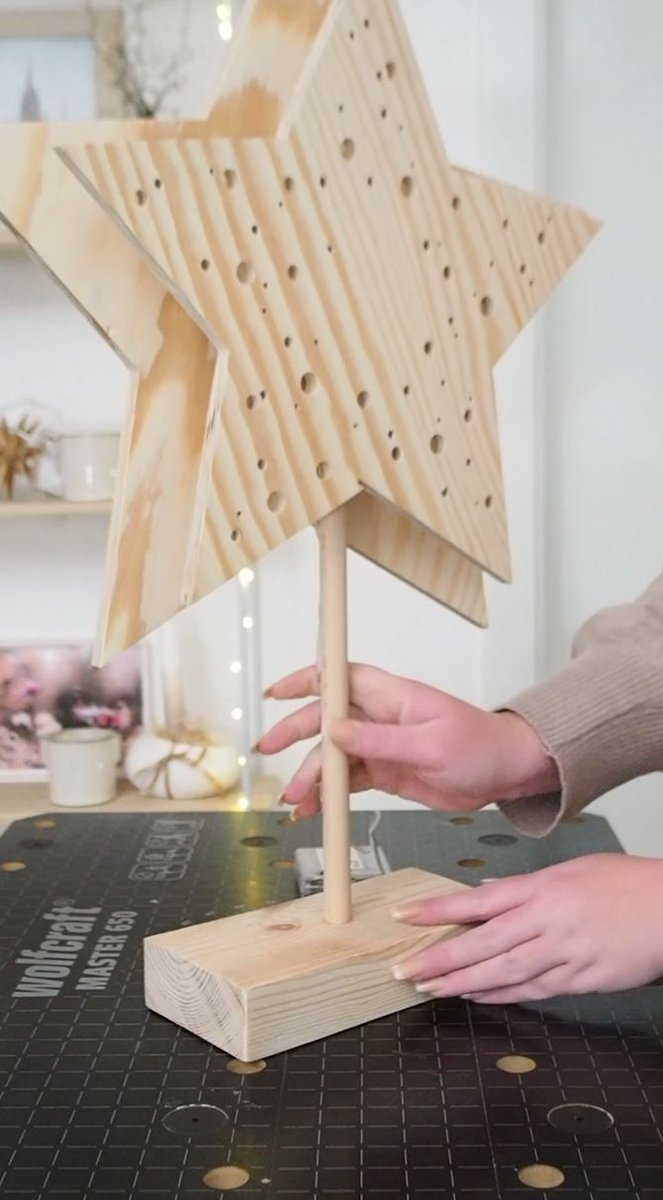 Wolfcraft_es's tweet photo. ¿Quieres aprender a hacer 1 lámpara Navideña original? 🎄

Madera, algunas herramientas y mucha ilusión 😃

¡Dinos qué te parece! 😉

TUS HERRAMIENTAS AQUÍ👉️https://t.co/lWGFf2jWVW 

#wolfcraft #navidad #decoración #diy https://t.co/iiTQS4831N