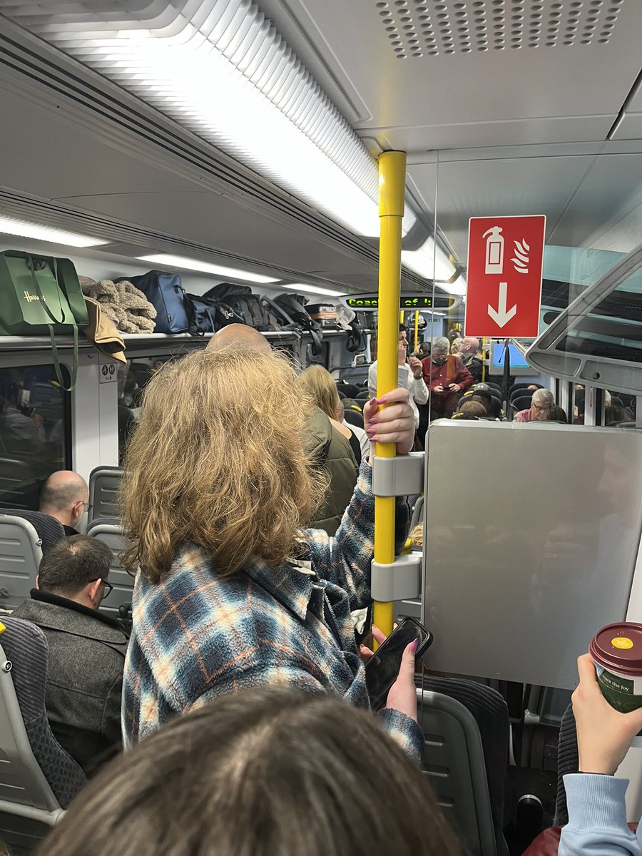 Rod_Freeman12's tweet photo. @LNRailway how is this a service?  Last off peak train out of London to Crewe at 15.46 and you provide just 4 carriages @Kier_Starmer_PM hope nationalisation can replace poor management https://t.co/NCtsnOSFP0