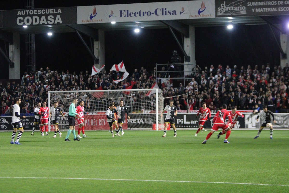📃📢 De anoche, por megafonía:

"En el Estadio de Vallecas la megafonía da siempre la bienvenida a la afición visitante y en homenaje a esa tradición hoy en Salamanca tenemos un mensaje para la gente de Vallecas:

Unionistas de Salamanca CF os da la bienvenida al Estadio Reina