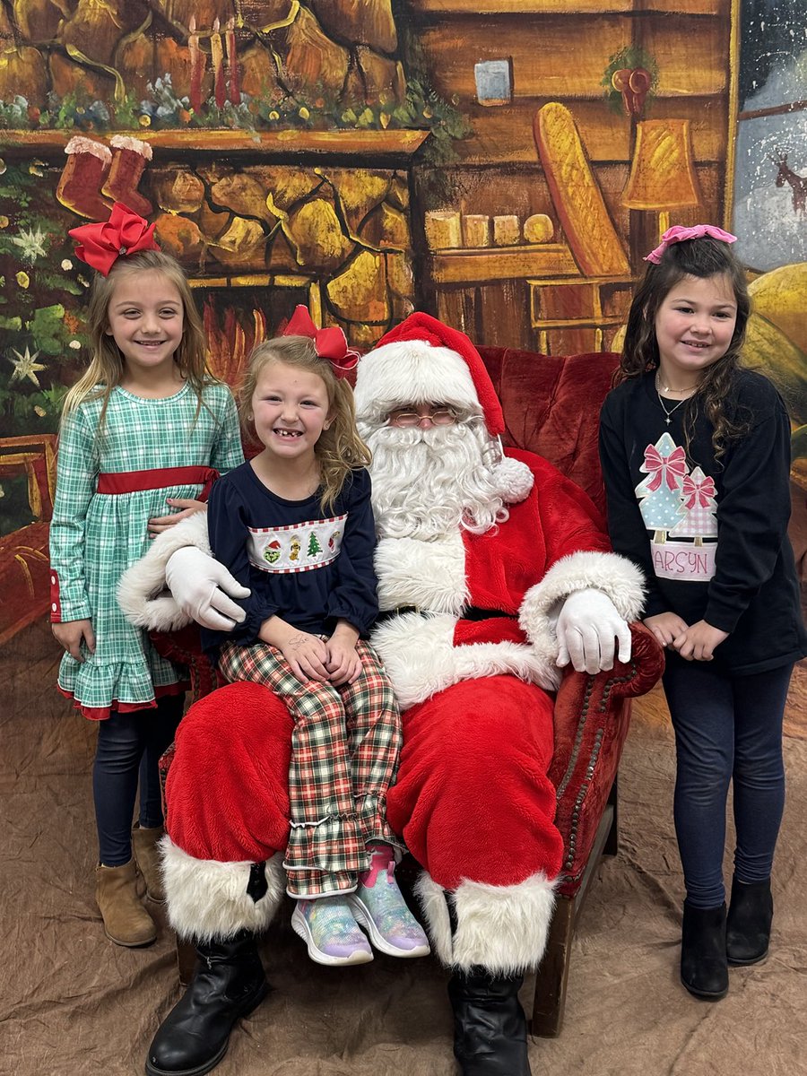 FairElementary's tweet photo. Santa is in the building ! https://t.co/W8pnfgK6gq