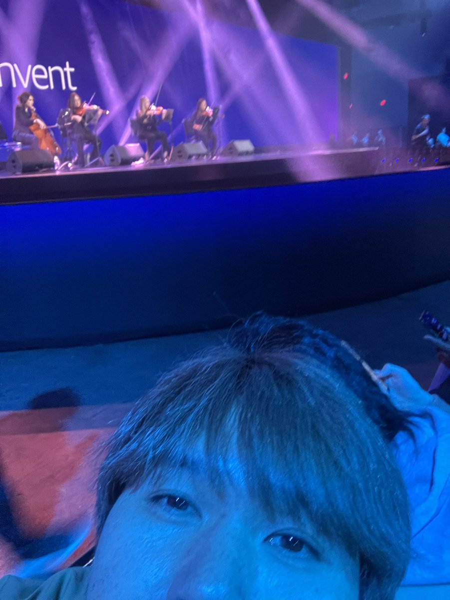 mkitokitom's tweet image. まさかの最前列やぞ😇
#AWSreInvent2024
