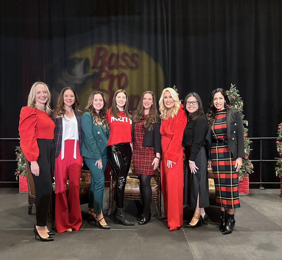 Spreading all the Christmas cheer with this group of rockstar ladies! ❤️ #GoodMorningSGF