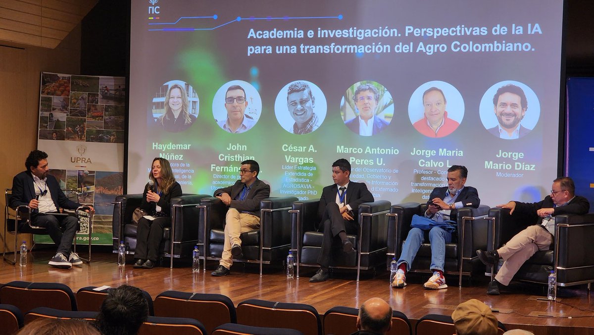 UPRAColombia's tweet photo. #AEstaHora| En el segundo día de #AgroTIC 2024 culmina el panel: "Academia e investigación. Perspectivas de la IA para una transformación del Agro Colombiano" con la presencia de especialistas cómo:
✔️Haydemar Núñez - Coordinadora de la Maestría en Inteligencia Artificial, virtual, de la Facultad de Ingeniería, @Uniandes.
✔️John Cristhian Fernández Lizarazo - Director de programas académicos en la sede Utopía de la @unisalle.
✔️Ariolfo Camacho Velasco - Post Doctor de @SomosAGROSAVIA. Experto en Deep Learning en
diversos procesos agropecuarios.
✔️Marco Antonio Peres Useche - Director del Observatorio de Sociedad, Gobierno y
Tecnologías de Información de la @UExternado de Colombia.
✔️Jorge María Calvo Londoño - Profesor - Consultor destacado en transformación digital, inteligencia artificial y data literacy.
✅️🗣Moderador: Jorge Mario Diaz - Director de @SomosAGROSAVIA