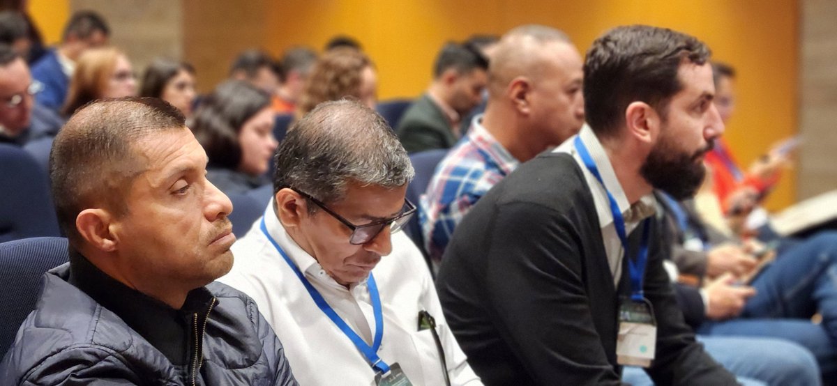 UPRAColombia's tweet photo. #AEstaHora| En el segundo día de #AgroTIC 2024 culmina el panel: "Academia e investigación. Perspectivas de la IA para una transformación del Agro Colombiano" con la presencia de especialistas cómo:
✔️Haydemar Núñez - Coordinadora de la Maestría en Inteligencia Artificial, virtual, de la Facultad de Ingeniería, @Uniandes.
✔️John Cristhian Fernández Lizarazo - Director de programas académicos en la sede Utopía de la @unisalle.
✔️Ariolfo Camacho Velasco - Post Doctor de @SomosAGROSAVIA. Experto en Deep Learning en
diversos procesos agropecuarios.
✔️Marco Antonio Peres Useche - Director del Observatorio de Sociedad, Gobierno y
Tecnologías de Información de la @UExternado de Colombia.
✔️Jorge María Calvo Londoño - Profesor - Consultor destacado en transformación digital, inteligencia artificial y data literacy.
✅️🗣Moderador: Jorge Mario Diaz - Director de @SomosAGROSAVIA
