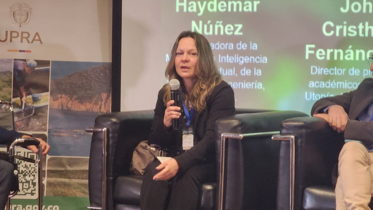 UPRAColombia's tweet photo. #AEstaHora| En el segundo día de #AgroTIC 2024 culmina el panel: "Academia e investigación. Perspectivas de la IA para una transformación del Agro Colombiano" con la presencia de especialistas cómo:
✔️Haydemar Núñez - Coordinadora de la Maestría en Inteligencia Artificial, virtual, de la Facultad de Ingeniería, @Uniandes.
✔️John Cristhian Fernández Lizarazo - Director de programas académicos en la sede Utopía de la @unisalle.
✔️Ariolfo Camacho Velasco - Post Doctor de @SomosAGROSAVIA. Experto en Deep Learning en
diversos procesos agropecuarios.
✔️Marco Antonio Peres Useche - Director del Observatorio de Sociedad, Gobierno y
Tecnologías de Información de la @UExternado de Colombia.
✔️Jorge María Calvo Londoño - Profesor - Consultor destacado en transformación digital, inteligencia artificial y data literacy.
✅️🗣Moderador: Jorge Mario Diaz - Director de @SomosAGROSAVIA