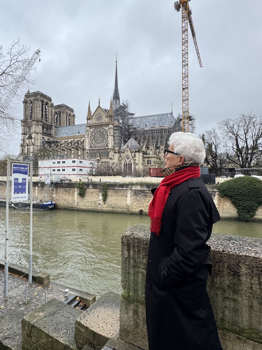 Ken Follett tweet media