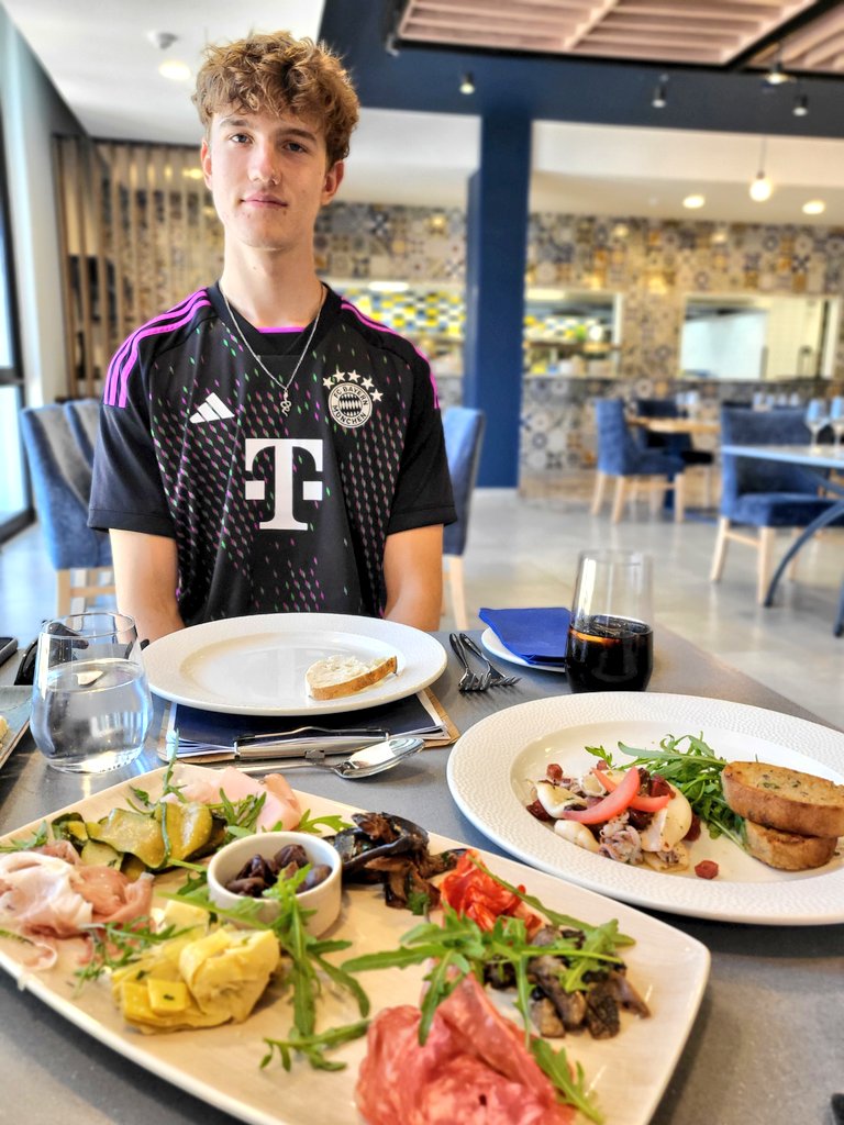 livingitupct's tweet photo. 𝐋𝐈𝐕𝐈𝐍𝐆 𝐋𝐀 𝐃𝐎𝐋𝐂𝐄 𝐕𝐈𝐓𝐀! 🇮🇹 
Last week's culinary sensation at 𝗜𝗦𝗖𝗛𝗜𝗔 𝗥𝗶𝘀𝘁𝗼𝗿𝗮𝗻𝘁𝗲 near Stellenbosch was delizioso! 👌 Traditional Italian fare served with flair &amp; made with love ❤️ A true taste of Italy in the heart of the winelands. #TBT #food #wine https://t.co/xQOh5MEpnK