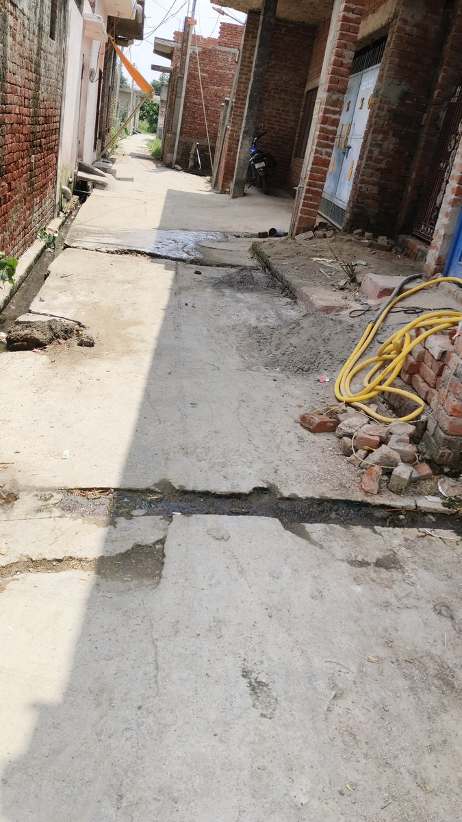 KumarSudha75244's tweet photo. @CMOfficeUP पता.  ग्राम दौलत ढिकारी तहसील एवं ब्लॉक धौलाना जिला हापुड (245301) 
विषय..  नाली AVN रास्ता सही नहीं और सफ़ाई नहीं करने के लिए प्रधान के ख़िलाफ़ शिकायत पत्र। 

विवेचना . नंदकिशोर. और उदयपाल ने अपने घर के सामने क्रॉस नली निकल राखी है जिस कारण यह पानी जमा हो जाता है https://t.co/fVPZa5VFNb