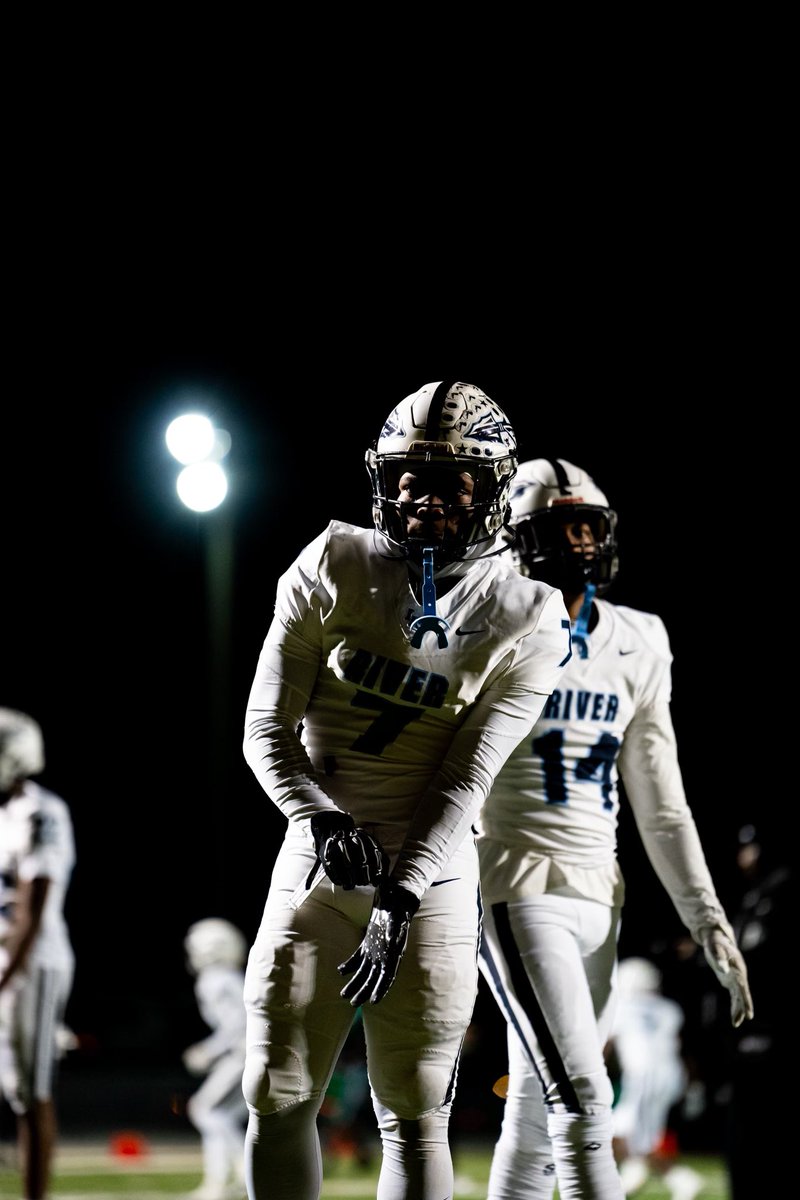 hudl.com/video/3/161299…

1235 Rushing yards
15 Touchdowns