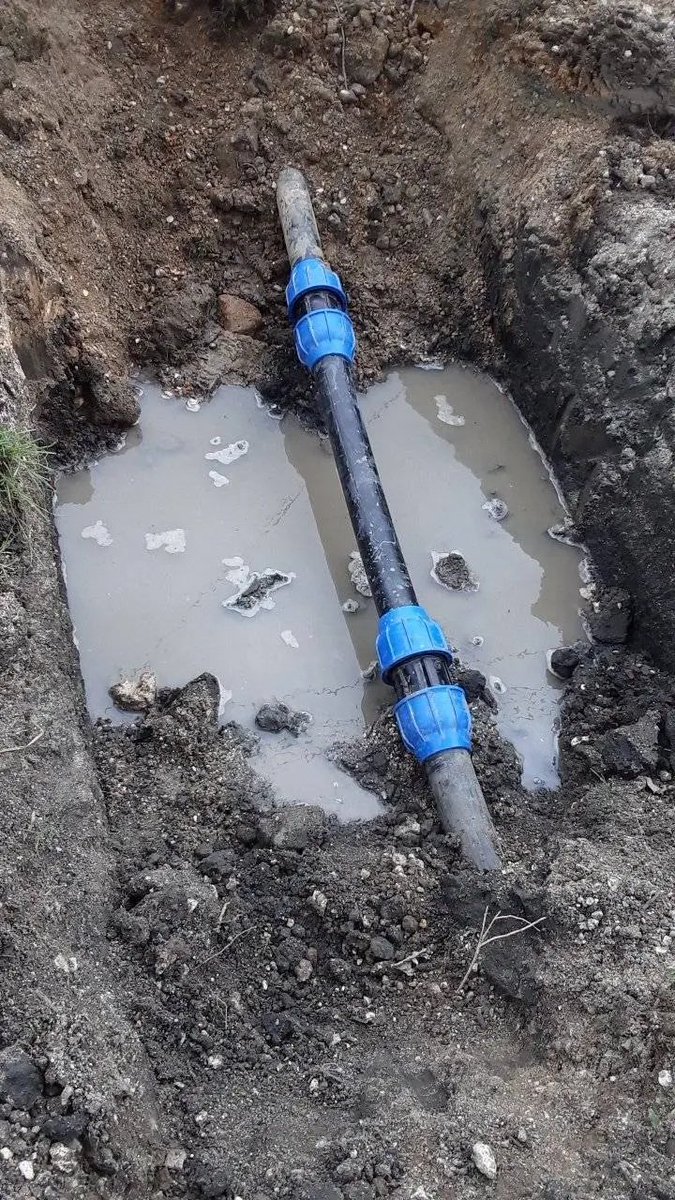 YarisneyPe39591's tweet photo. Se reparan las principales conexiones del Acueducto Tamarindo #Florencia que impedían el abasto eficiente de agua, sobre todo en zonal altas. #DePieYTrabajando #SinPerderUnDía https://t.co/oC6sjJwzbS
