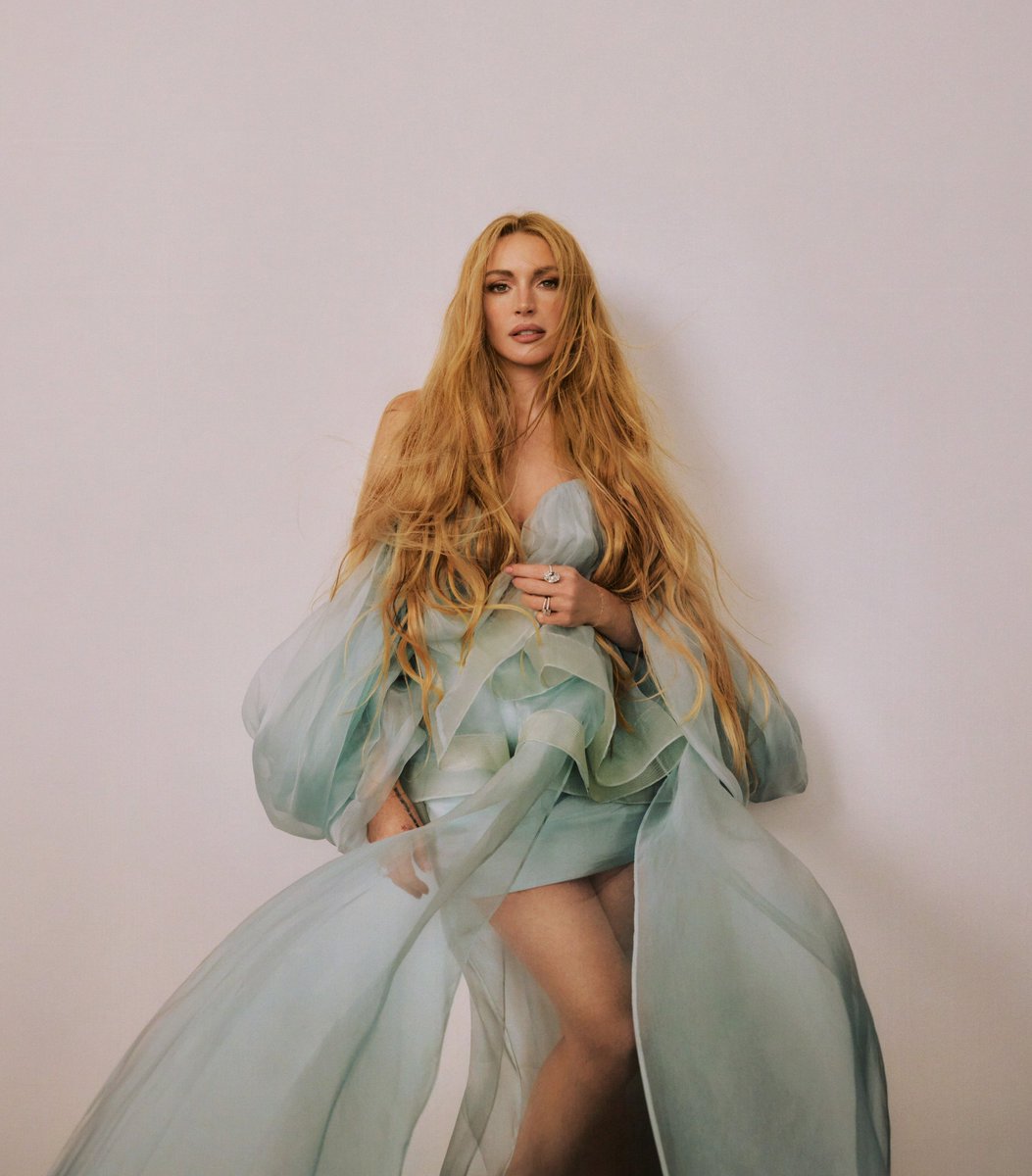 lavitalohan's tweet photo. Lindsay Lohan photographed by Greg Swales for Alexa Magazine https://t.co/qr9ldMxuJZ