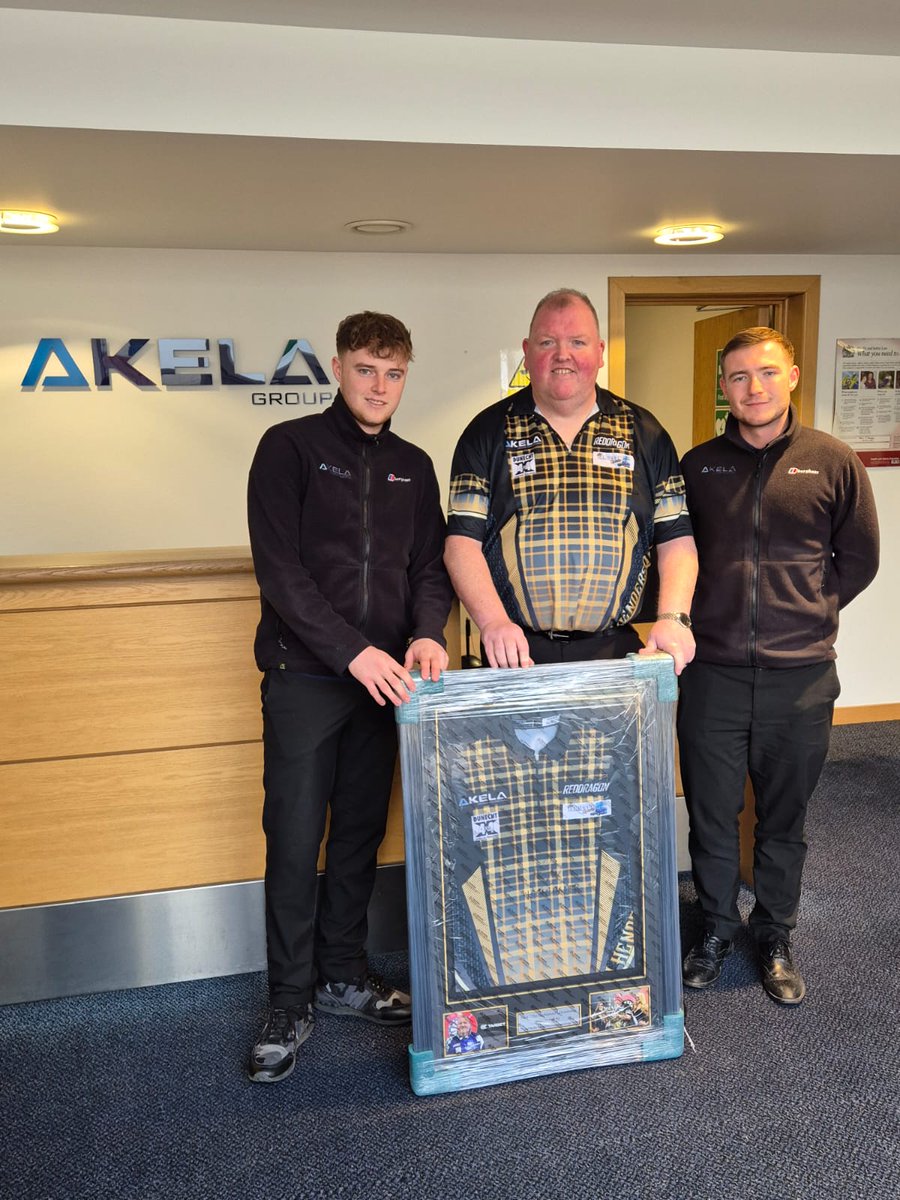 hendo180's tweet photo. Really good to catch up with my newest sponsor, Akela Ground Engineering, and to present them with a framed signed shirt.

Here's me with Odhran Markey, Grant Macaskill and Matthew Stewart from Akela. 

Massive thanks also goes to Peter Whellans and A1 framing. 

Fantastic job. https://t.co/rlTvPttOkM