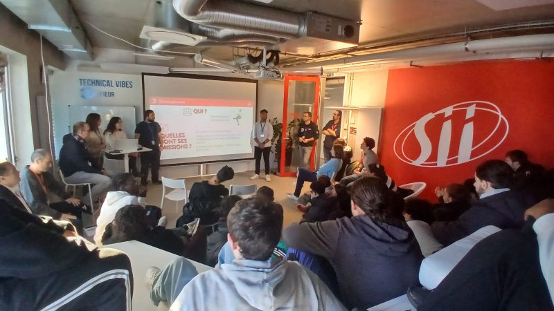 SII_Atlantique's tweet photo. Dans le cadre de la Semaine #NSI, nous avons eu le plaisir d'organiser deux interventions auprès de lycéens pour leurs faire découvrir : 

💻 Les métiers possibles dans le monde du numérique
📊 4 projets innovants nés dans notre agence (R&amp;D, jeux vidéos, ...)

#Informatique #ESN https://t.co/svnZ4btVqA