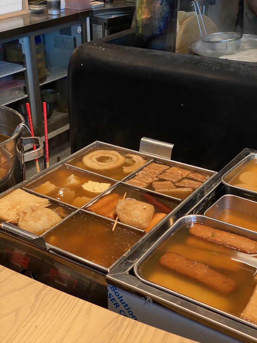 Borntoeatt's tweet photo. ร้านอูด้งเส้นสด ทำชามต่อชาม คุมอุณหภูมิการลวกเส้น คนญี่ปุ่นเต็มร้านเลย เส้นอูด้งดีมากๆๆๆๆ🥹✨ นุ่มหนึบเด้งดึ๋ง อร่อย ชอบทั้งแบบร้อนและเย็น เทมปุระทอดก็อร่อย กลางร้านมีสเตชั่นโอเด้งด้วย kamakiriudon สุขุมวิท 26 @aroii #อร่อยบอกต่อ #borntoeatt https://t.co/1DL9A2amUq
