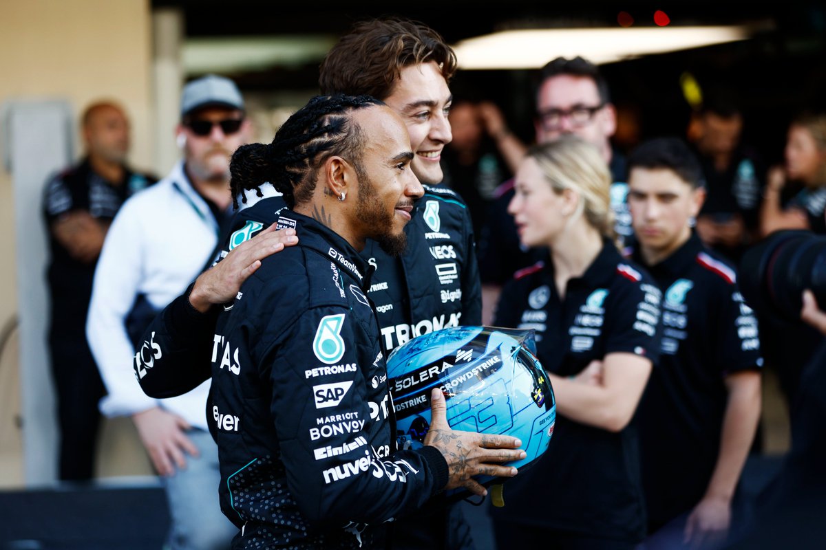 F1's tweet photo. End of an era 🥲

#F1 #AbuDhabiGP @MercedesAMGF1 https://t.co/7v88cocux6